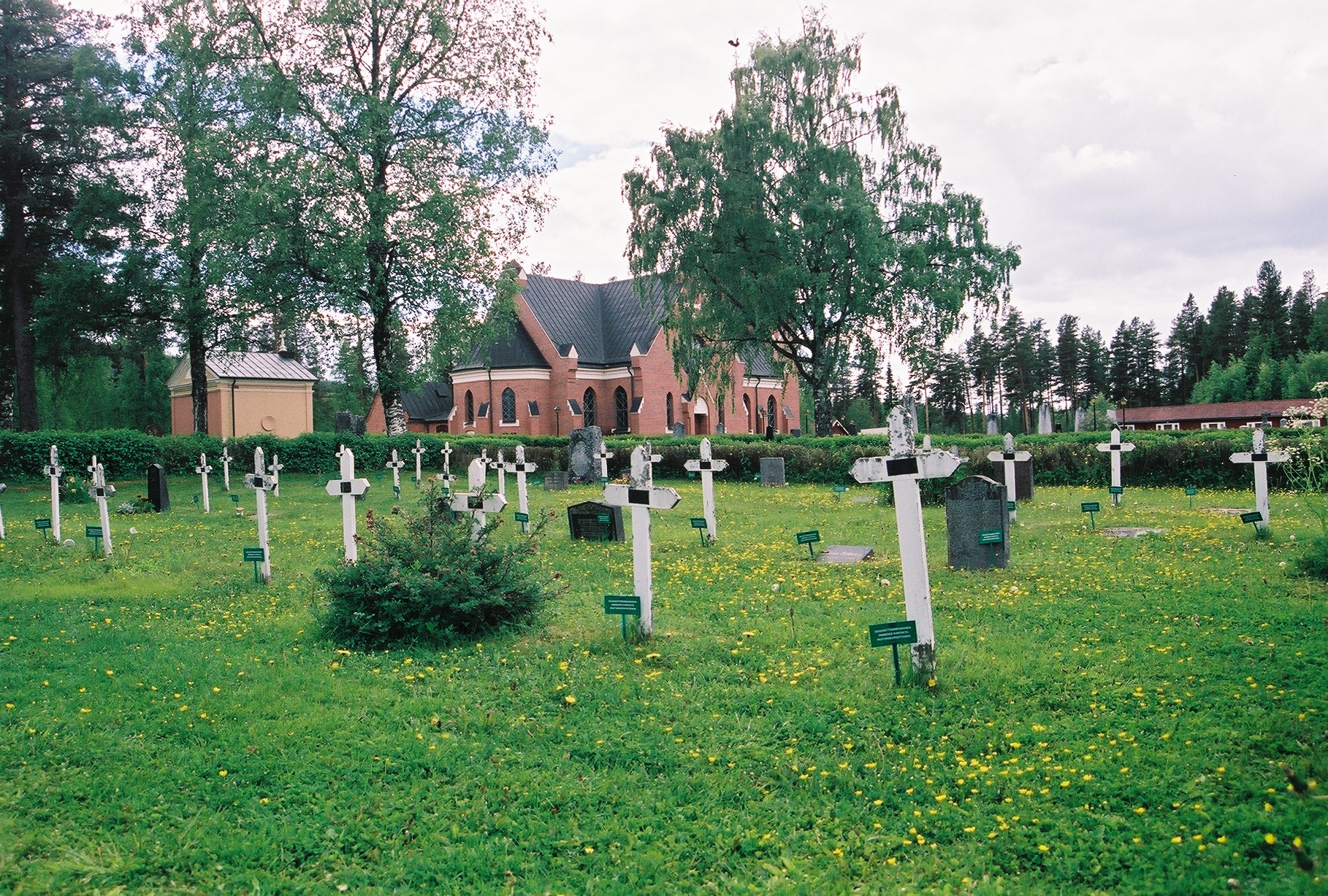 Stuguns nya kyrka, kyrkogården, vy mot sydväst. 