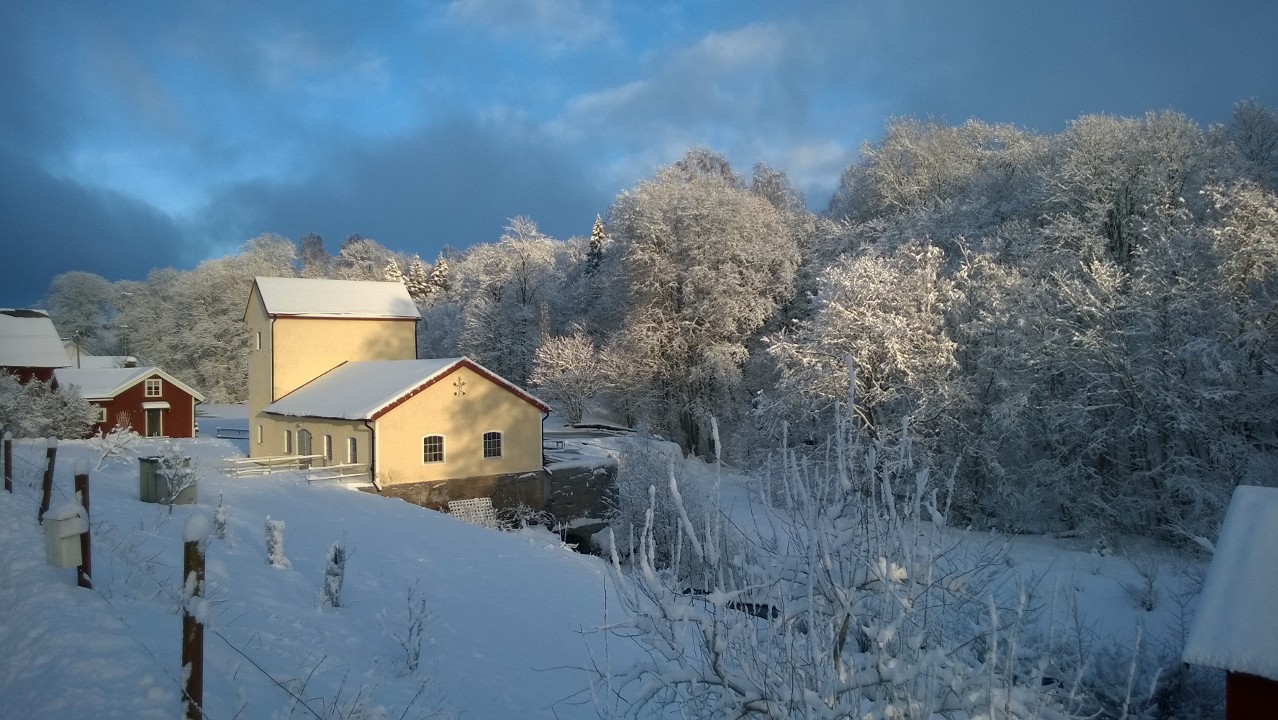Blidsberg kraftstation i vinterskrud. Bilden tagen av ägaren.