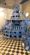 Maskineriet utgörs av en vertikal kaplanturbin, tillverkad 1938 av KMW (AB Karlstads Mekaniska Werkstad – verkstaden i Kristinehamn). Även turbinregulatorn är tillverkad av KMW 1939. Turbinen driver en synkrongenerator från Asea. Även mataren är från Asea. 
