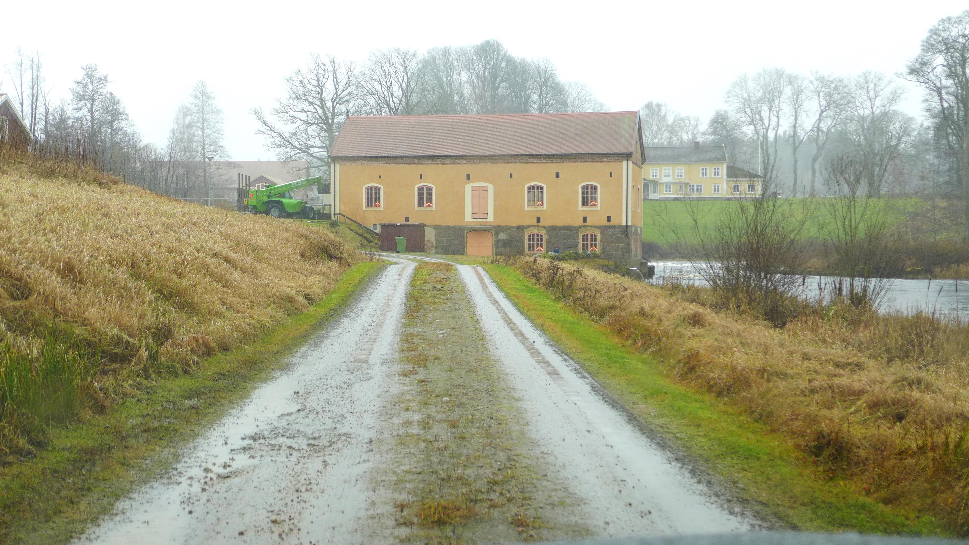 Hjultorps kvarn ligger i Vårgårda kommun. Den uppfördes i sitt nuvarande utseende troligen under mitten av 1800-talet.