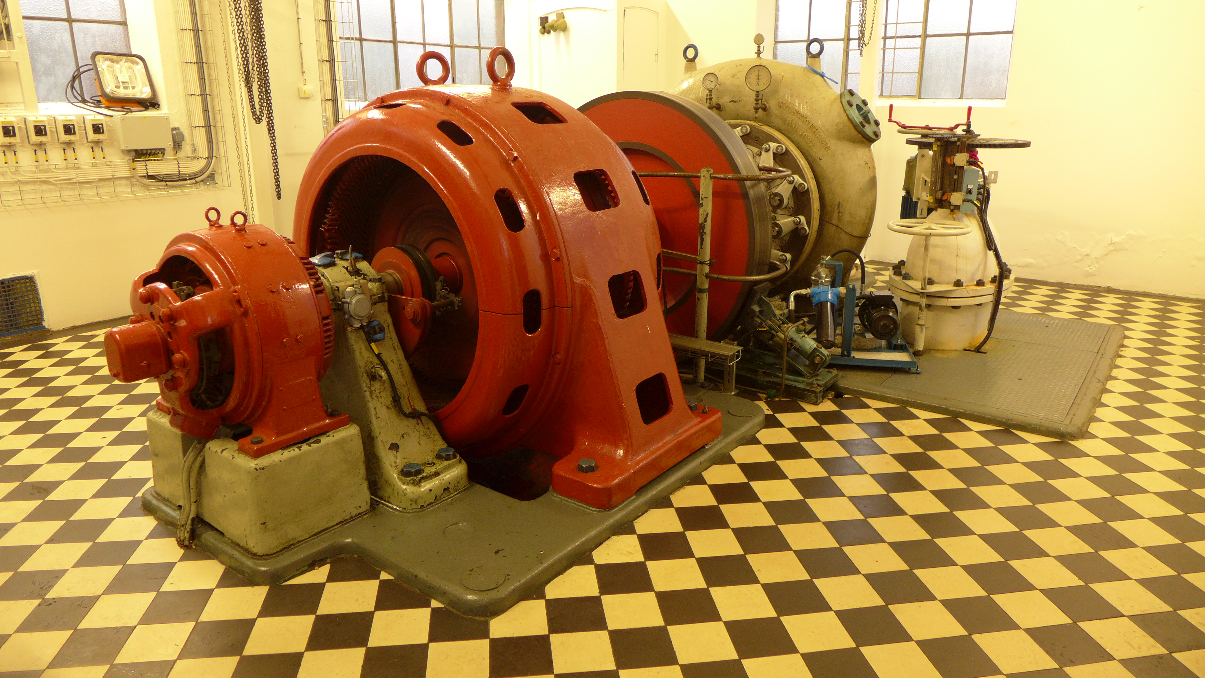 Turbinen är tillverkad av Karlstads mekaniska verkstäder, verkstaden i Kristinehamn 1927. 