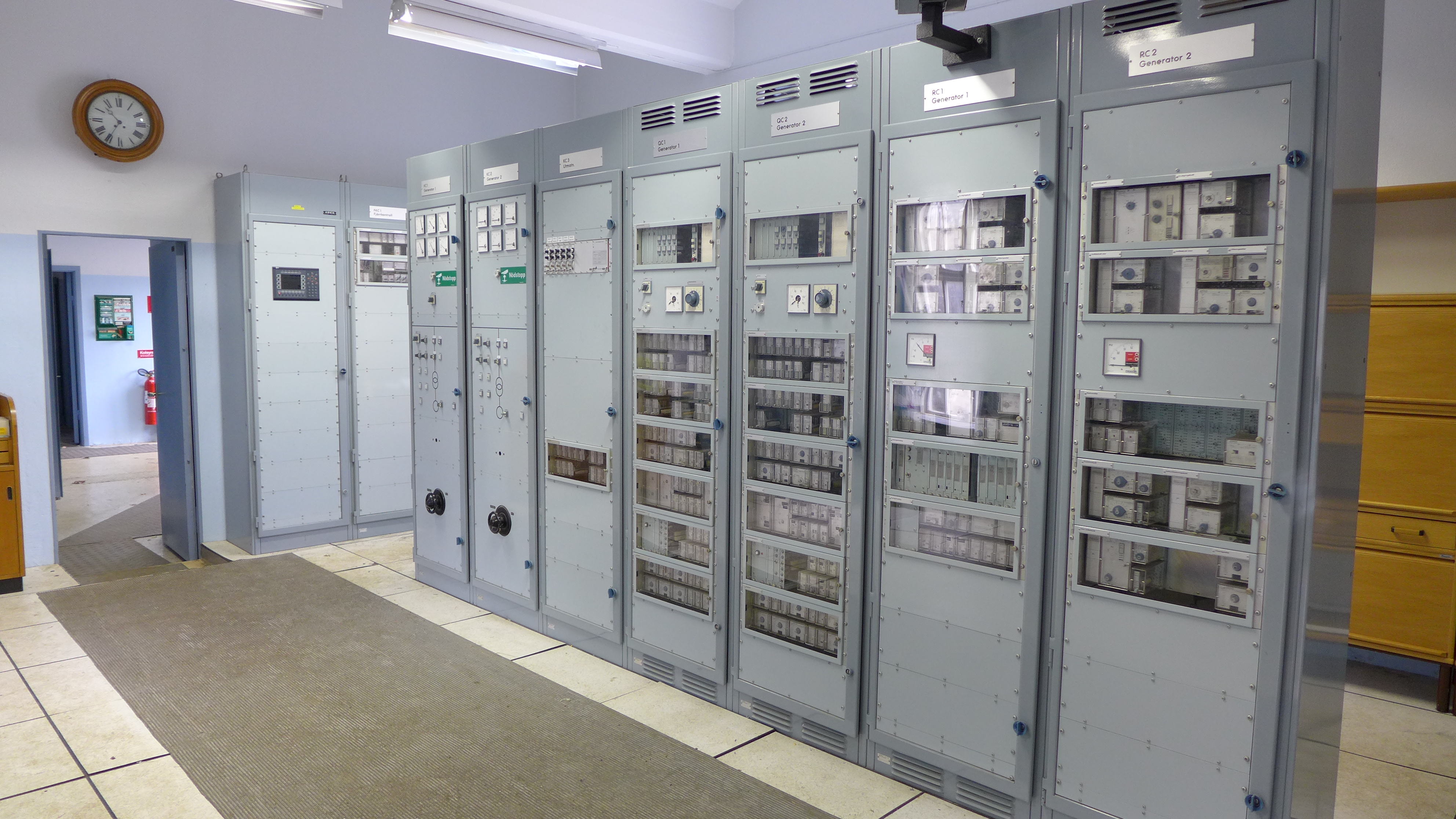 Kraftverkets kontroll- och överföringsutrustning är moderniserad i sin helhet. 
