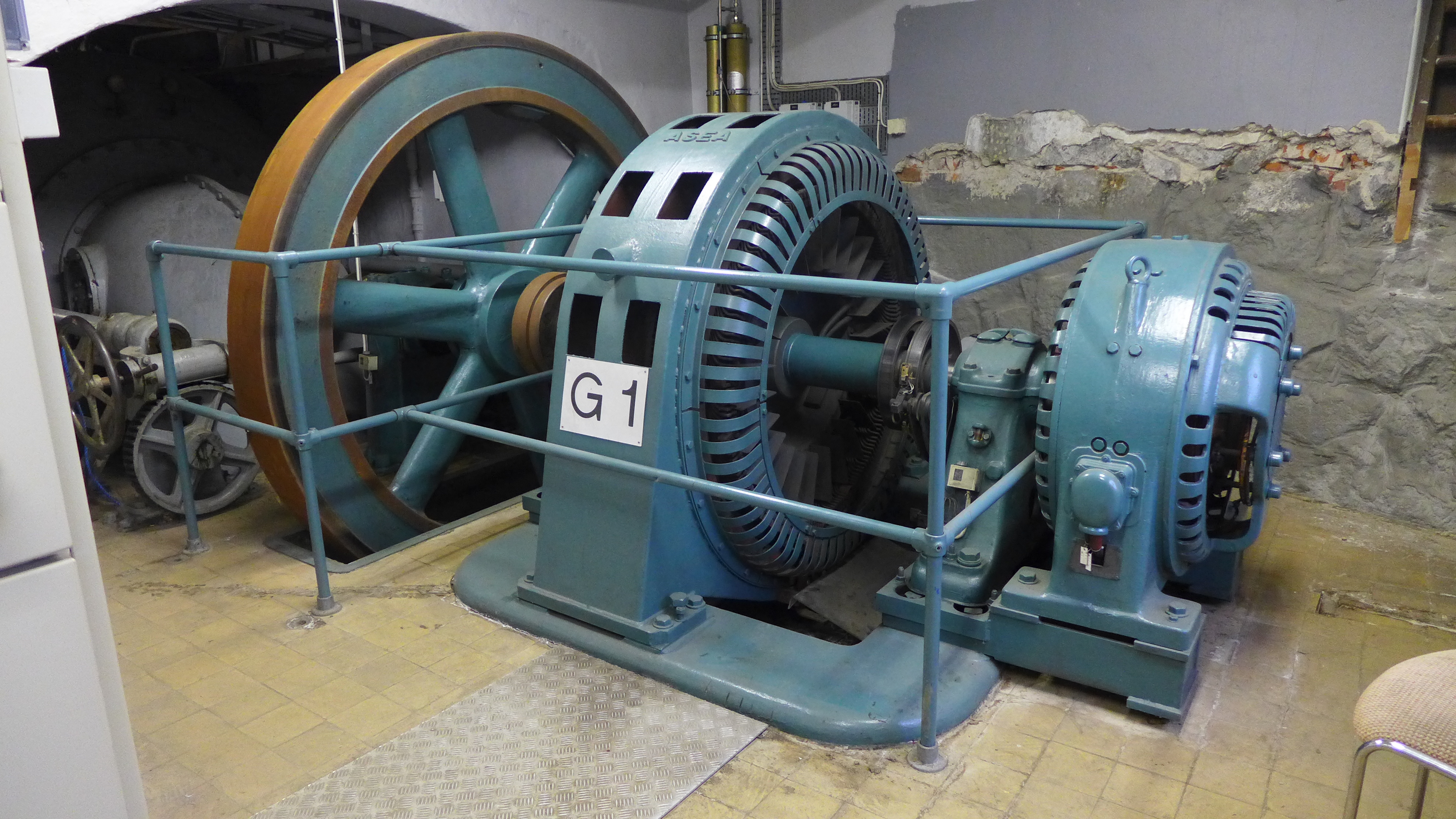 Strömbergets kraftverk har en dubbel francisturbin, tillverkad 1920 av Kristinehamns mekaniska verkstad.
Turbinen har en liggande axel som driver en synkrongenerator Asea. Mataren finns kvar men är tagen ur drift.