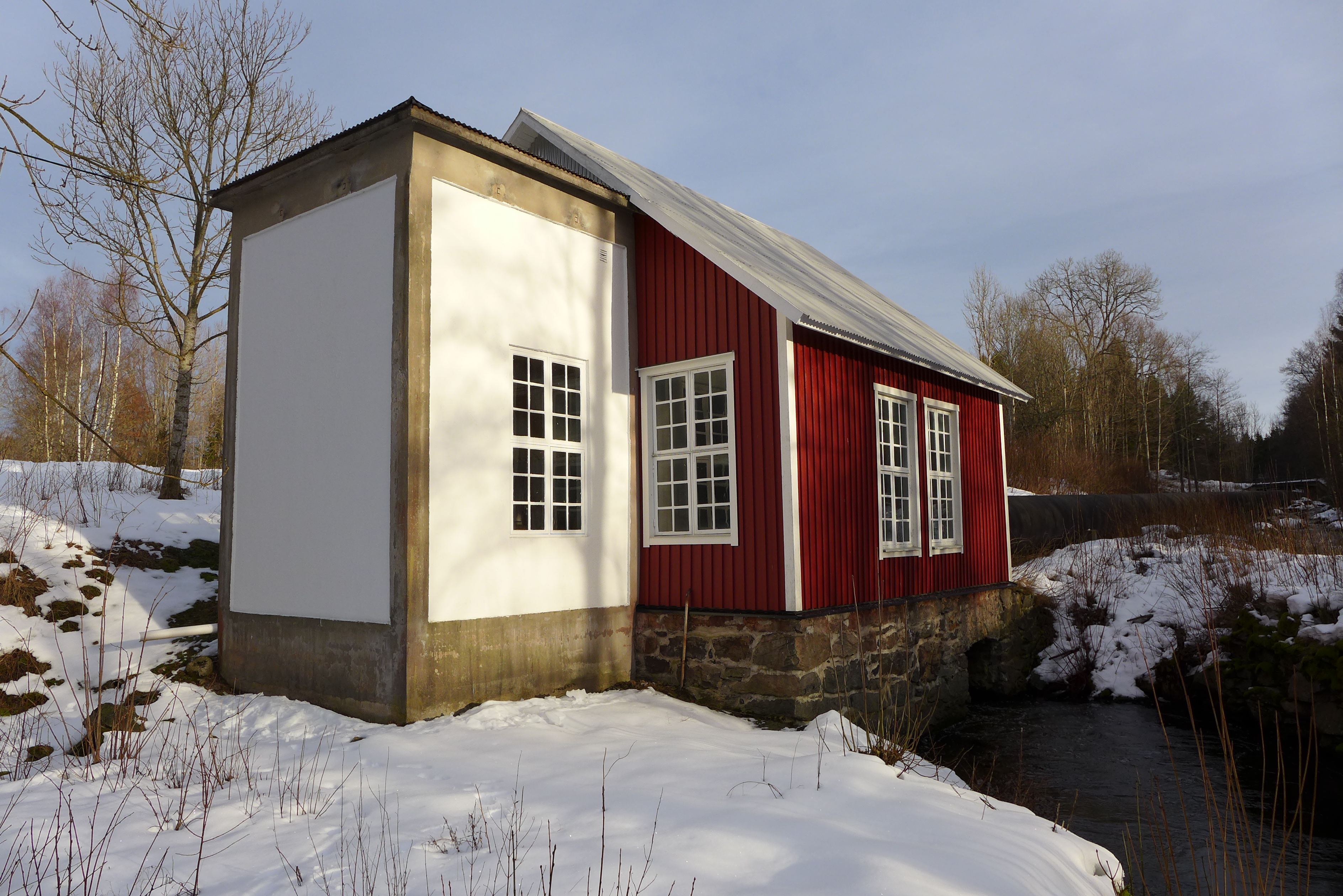 Stampens kraftverk är uppfört vid Storån i Melleruds kommun. Kraftstationen utgörs av två sammanbyggda huskroppar - den i trä inrymmer maskinhallen medan den i betong har fungerat som utledningstorn.
