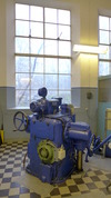 Även turbinregulatorn med tryckackumulator är liksom kaplanturbinen tillverkad 1946 av KMW.