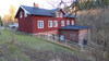 Stigen västra uppfördes 1913. Det sammanbyggdes med ett äldre bostadshus av trä. Kraftverksdelen ligger i souterräng och är sammanbyggd med bostadshusets källarvåning. 