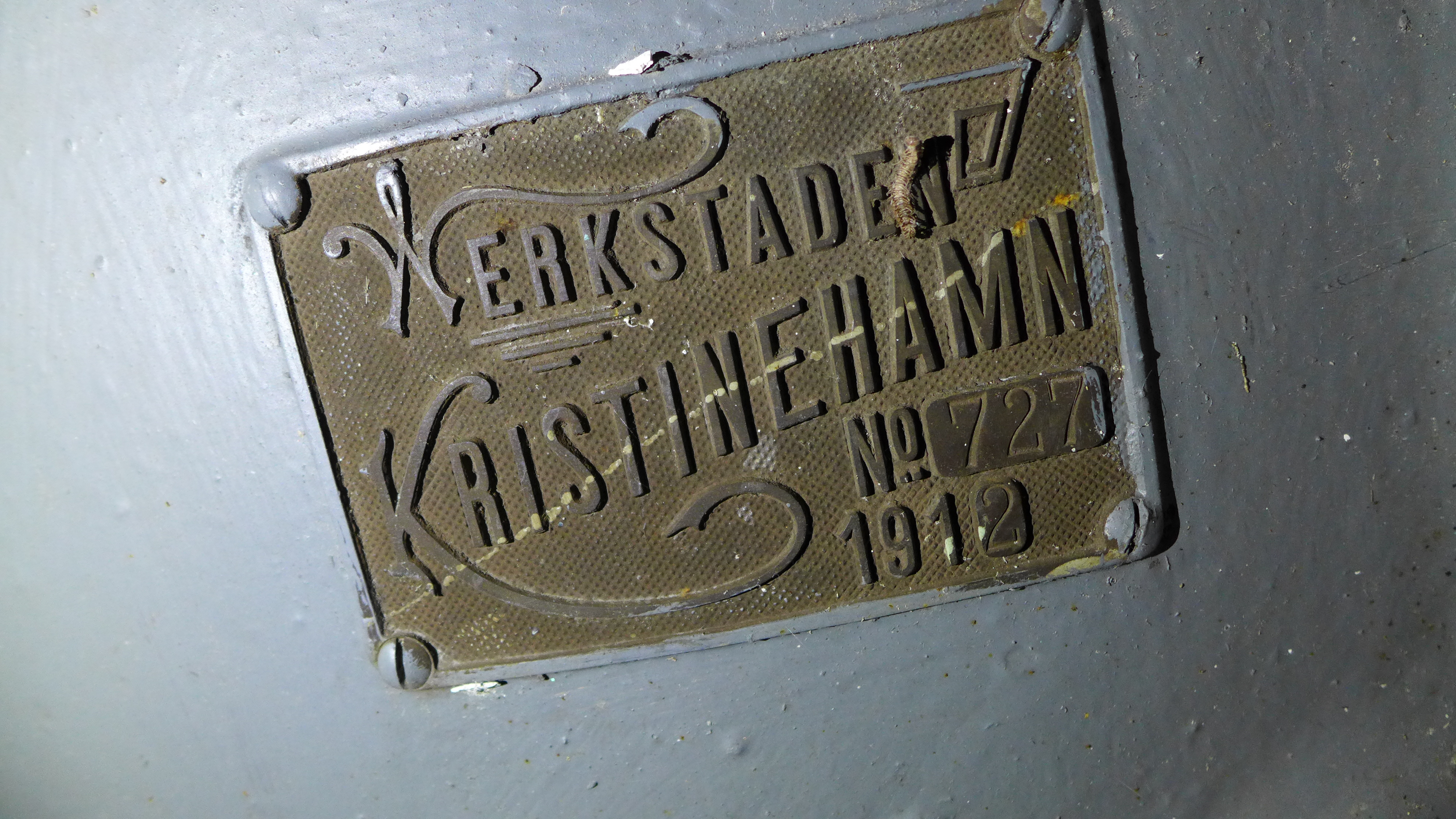 Den ursprungliga turbinen var en francisturbin tillverkad 1912 av KMV (Aktiebolaget Karlstads mekaniska verkstad – verkstaden Kristinehamn). Dess tillverkningsnummer var 727. Turbinskylten finns kvar, men turbinen är ersatt av en Hällaryd från 1940-talet. 