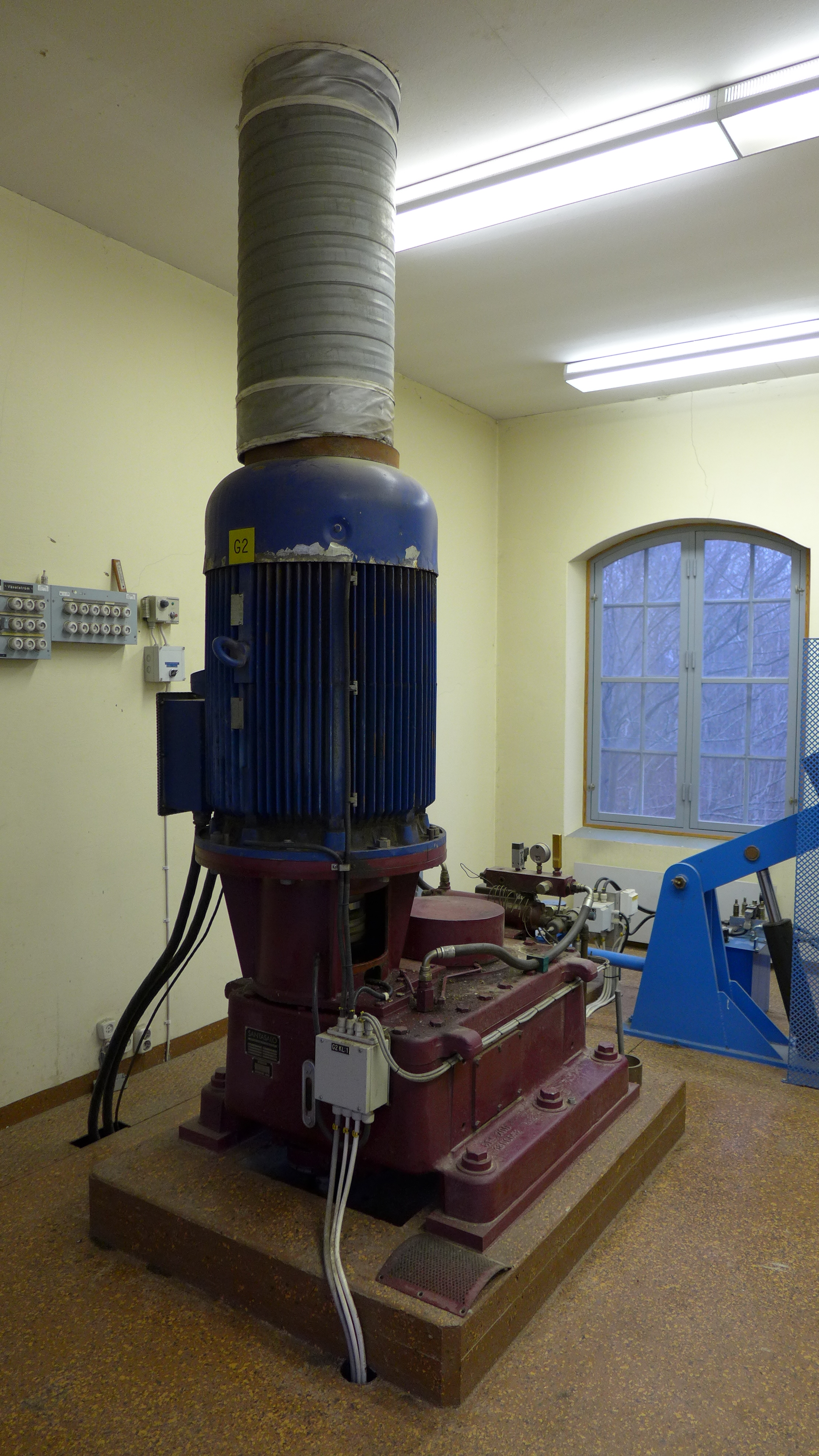 Maskineriets andra aggregat är en vertikal francisturbin Finshyttan, som har flyttats till Lunne från ett annat kraftverk. Generatorn är asynkron och tillverkad av Bevi i Blomstermåla. 