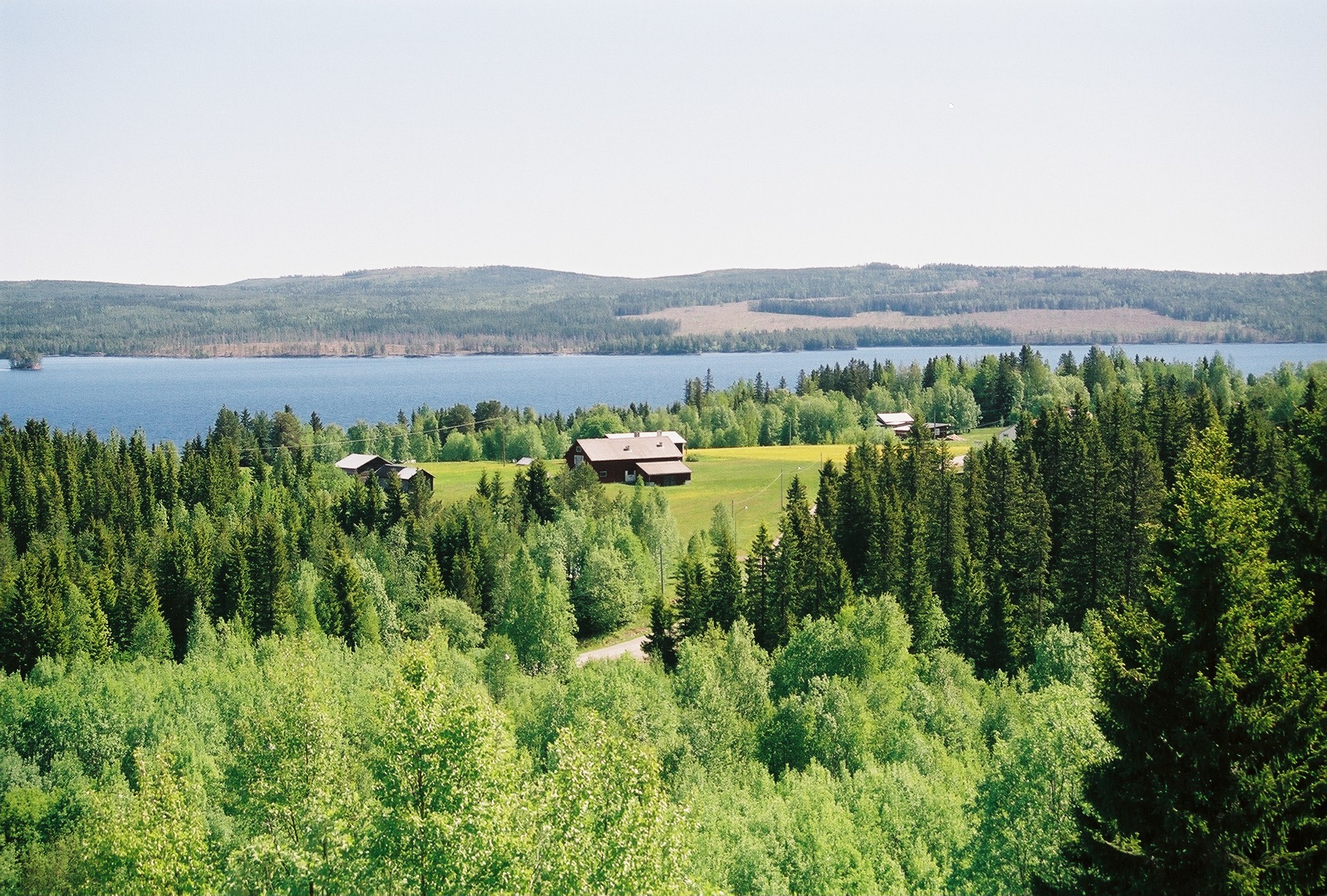 Hillsands kapell, kyrkomiljö, vy från tornet. 


Bilderna är tagna av Martin Lagergren & Emelie Petersson vid Jämtlands läns museum i samband med inventeringen, 2004-2005. 