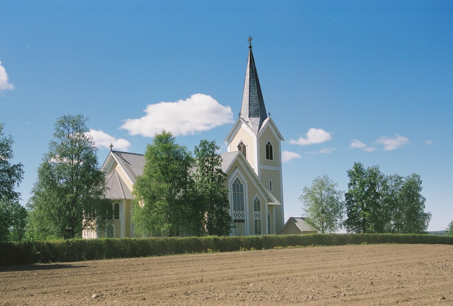 Gåxsjö kyrka med omgivande kyrkogård, vy fån norr. 


Bilderna är tagna av Martin Lagergren & Emelie Petersson, bebyggelseantikvarier vid Jämtlands läns museum, 2004-2005. 