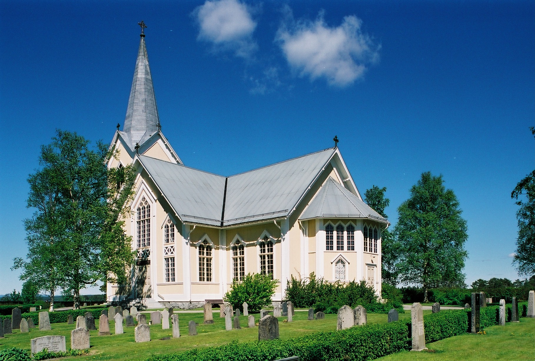 Gåxsjö kyrka, exteriör, sydöstra fasaden. 

Bilderna är tagna av Martin Lagergren & Emelie Petersson, bebyggelseantikvarier vid Jämtlands läns museum, i samband med inventeringen 2004-2005. 
