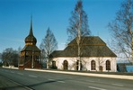 Hallens kyrka med omgivande kyrkogård & klockstapel. Vy från söder. 

Bilderna är tagna av Christina Persson & Isa Lindkvist, bebyggelseantikvarier vid Jämtlands läns museum, i samband med inventeringen, 2004-2005.