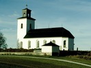 Näs kyrka med omgivande kyrkogård, vy från sydöst.

Bilderna är tagna av Christina Persson & Isa Lindkvist, bebyggelseantikvarier vid Jämtlands läns museum, i samband med inventeringen, 2005-2006.