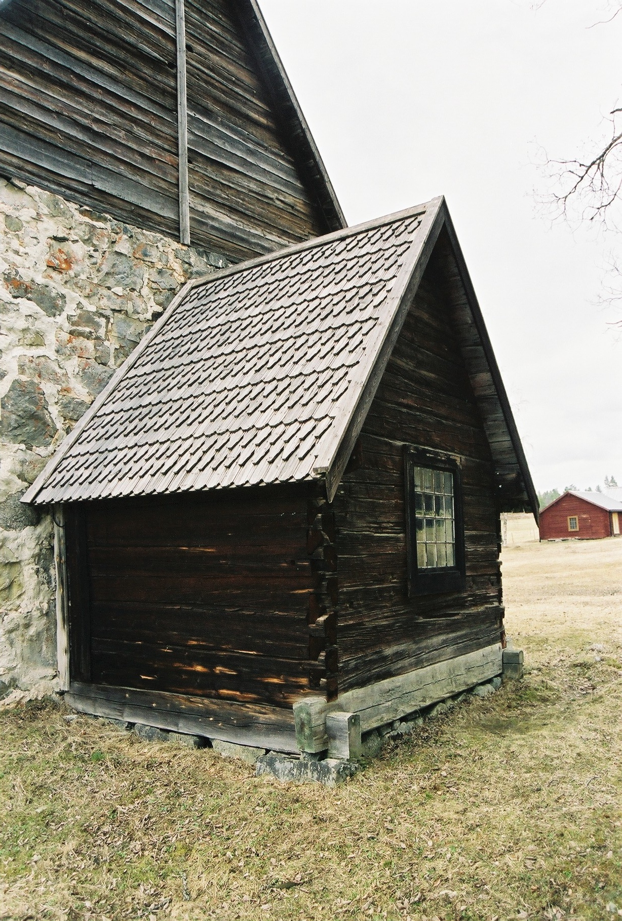 Kyrkås gamla kyrka, exteriör. Vy från norr. 


Bilderna är tagna av Martin Lagergren & Emelie Petersson, bebyggelseantikvarier vid Jämtlands läns museum, i samband med inventeringen, 2004-2005.