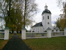 Lockne kyrka med omgivande kyrkogård, vy från nordväst. 

Bilderna är tagna av Christina Persson & Isa Lindkvist, bebyggelseantikvarier vid Jämtlands läns museum, i samband med inventeringen, 2005-2006.