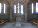 Kapellets interiör mot altaret.