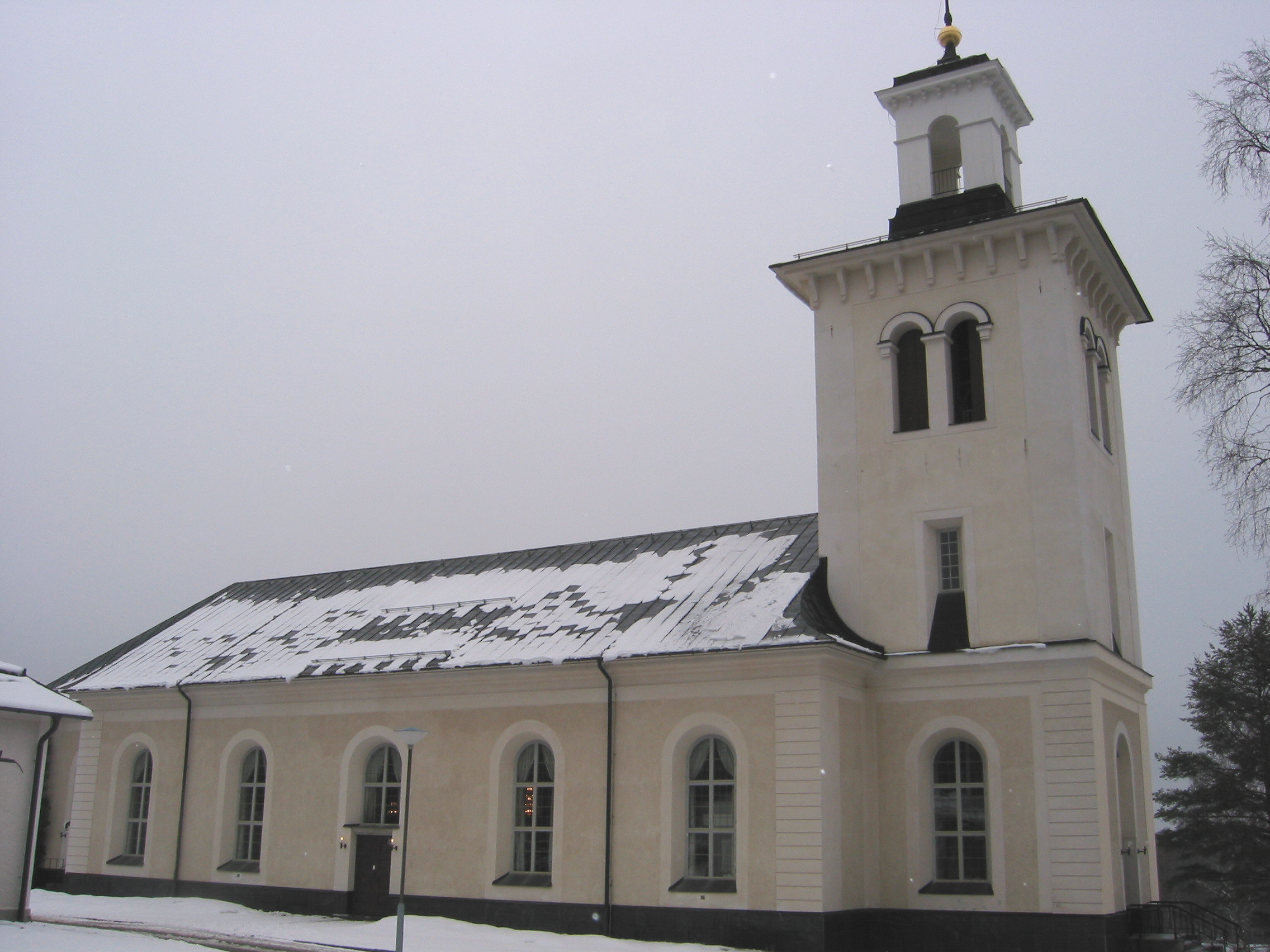 Hässjö kyrka. Vy från nordväst. 
