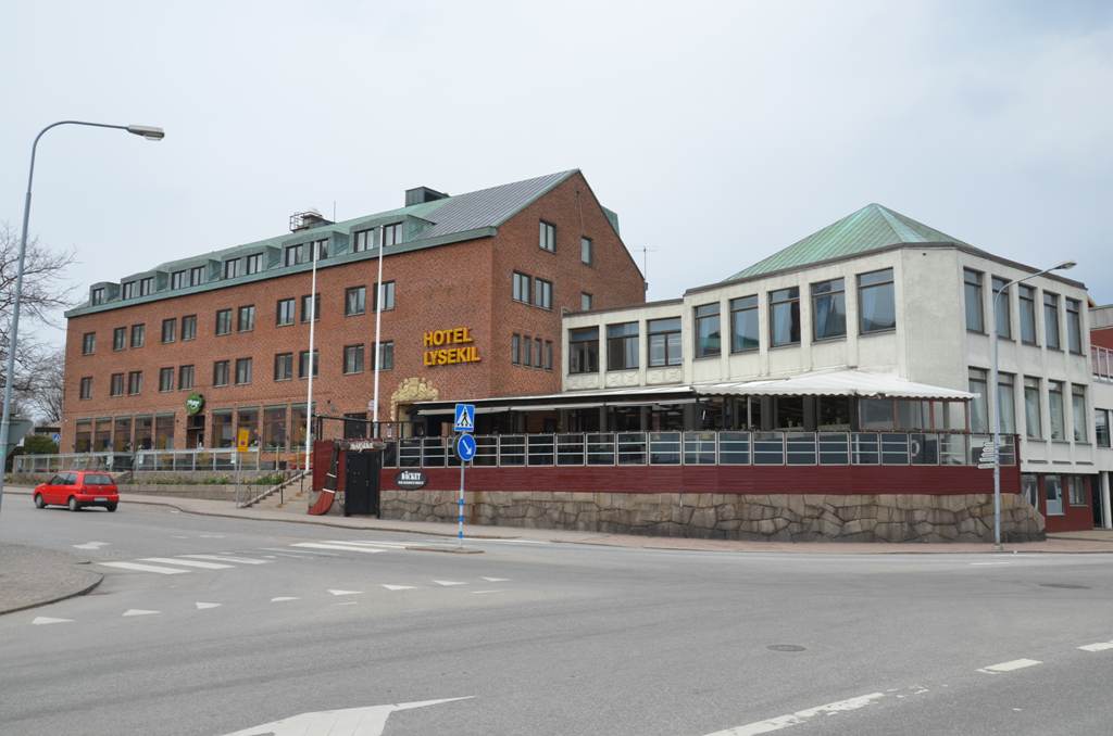 Hela anläggningen tillhörande Hotel Lysekil sedd ifrån söder. 