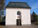 Tynderö kyrka, exteriör, västra fasaden. 