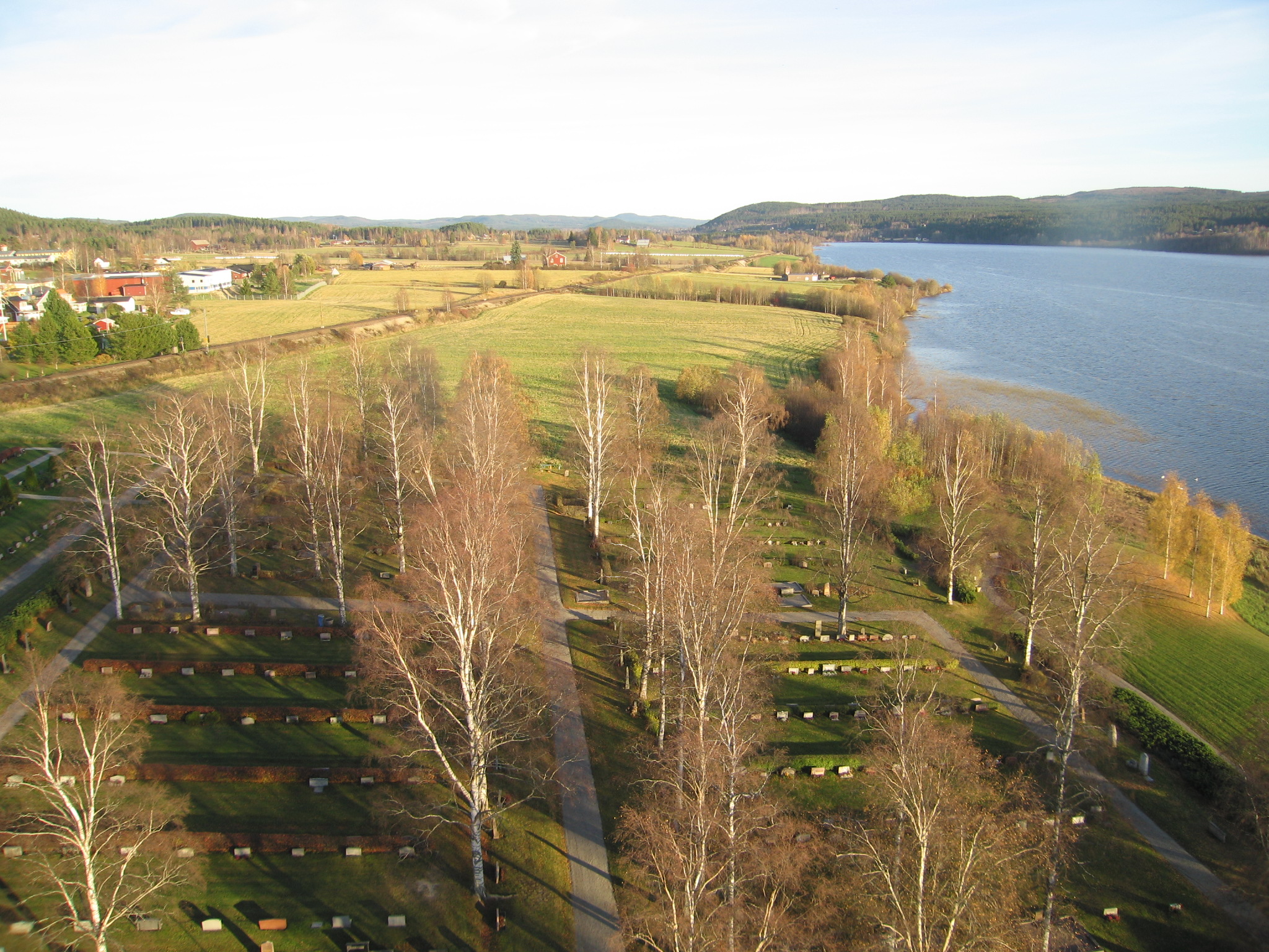 Torps kyrka med omgivande kyrkogård, vy från kyrktornet mot väster. 