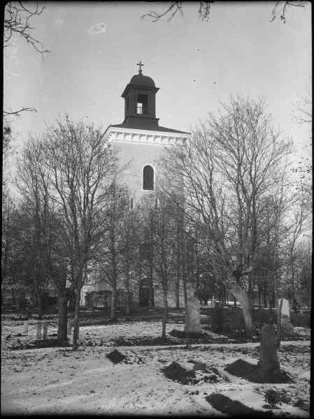 Västerhaninge kyrka mot väster