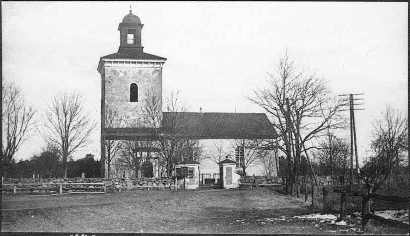 Västerhaninge kyrka från söder