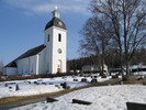 Stigsjö kyrka med omgivande kyrkogård, vy från nordväst. 