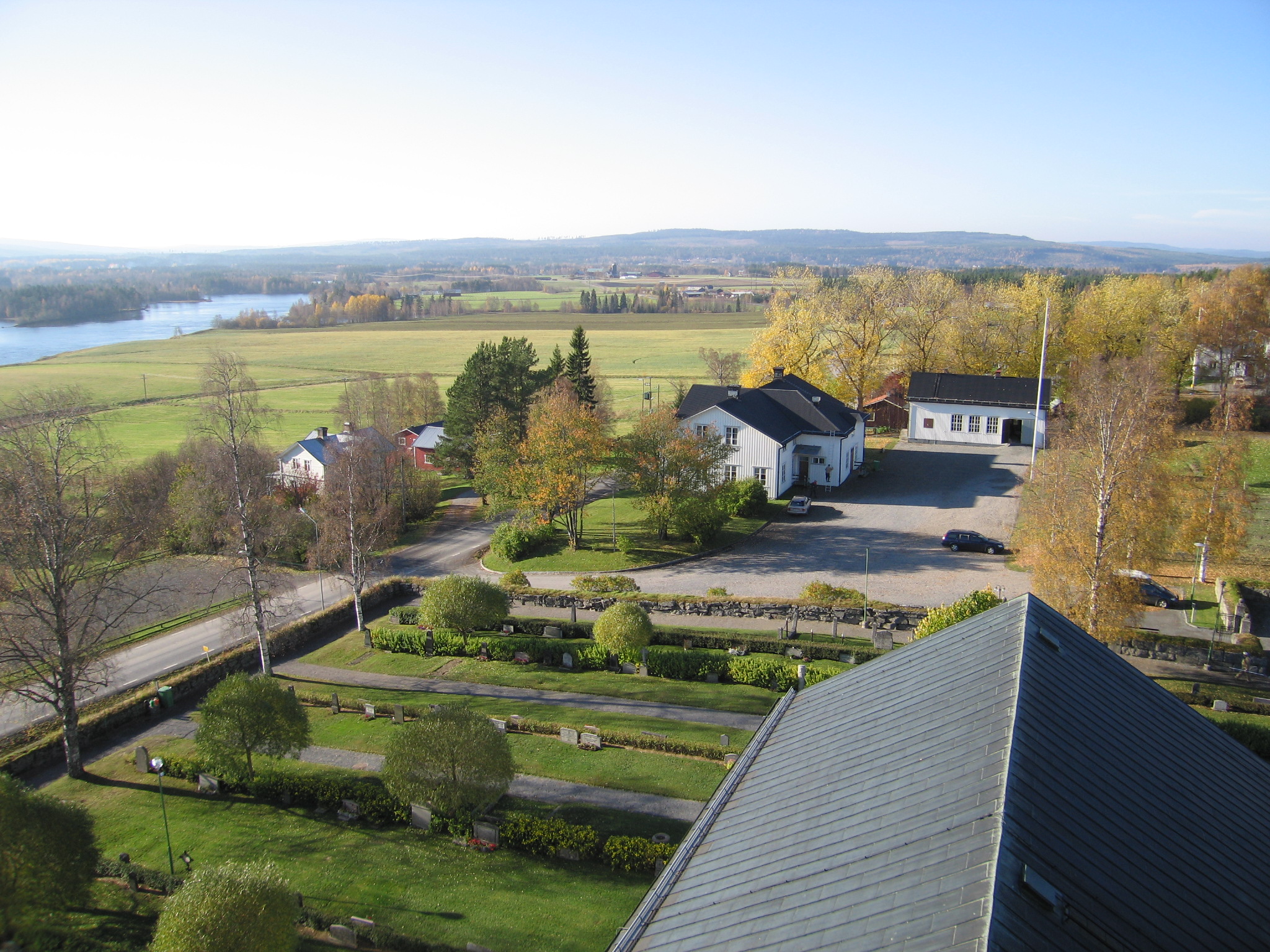 Långsele kyrkas kyrkogård, vy från kyrktornet mot sydväst. 