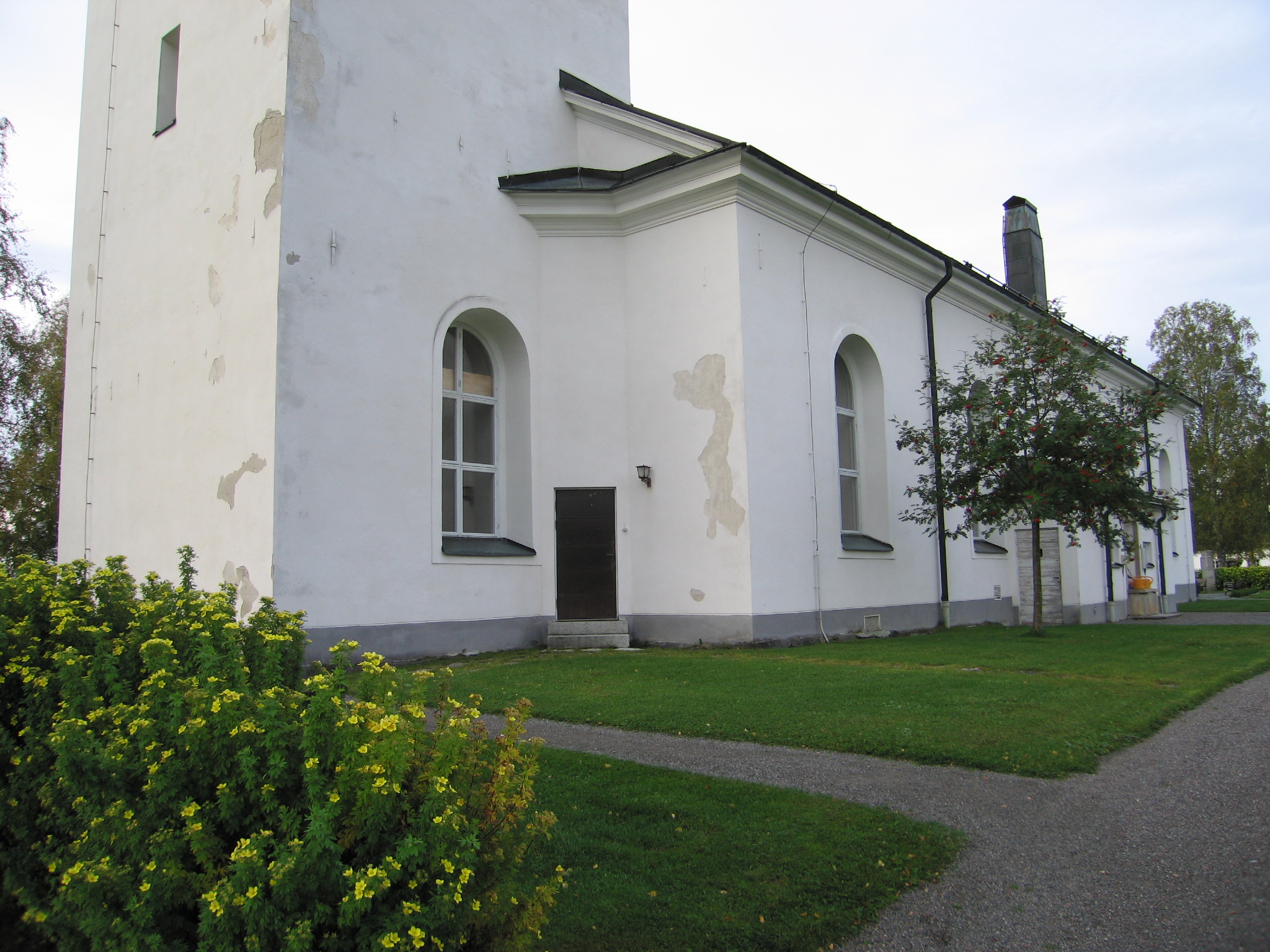 Långsele kyrka, exteriör, östra samt del av norra fasaden.
