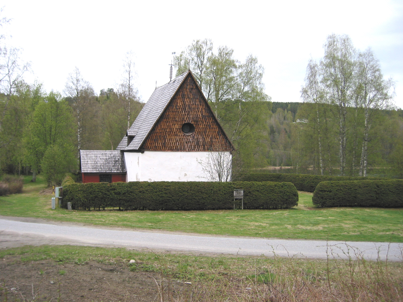 Ramsele Gamla kyrka med omgivning. Vy från väster.