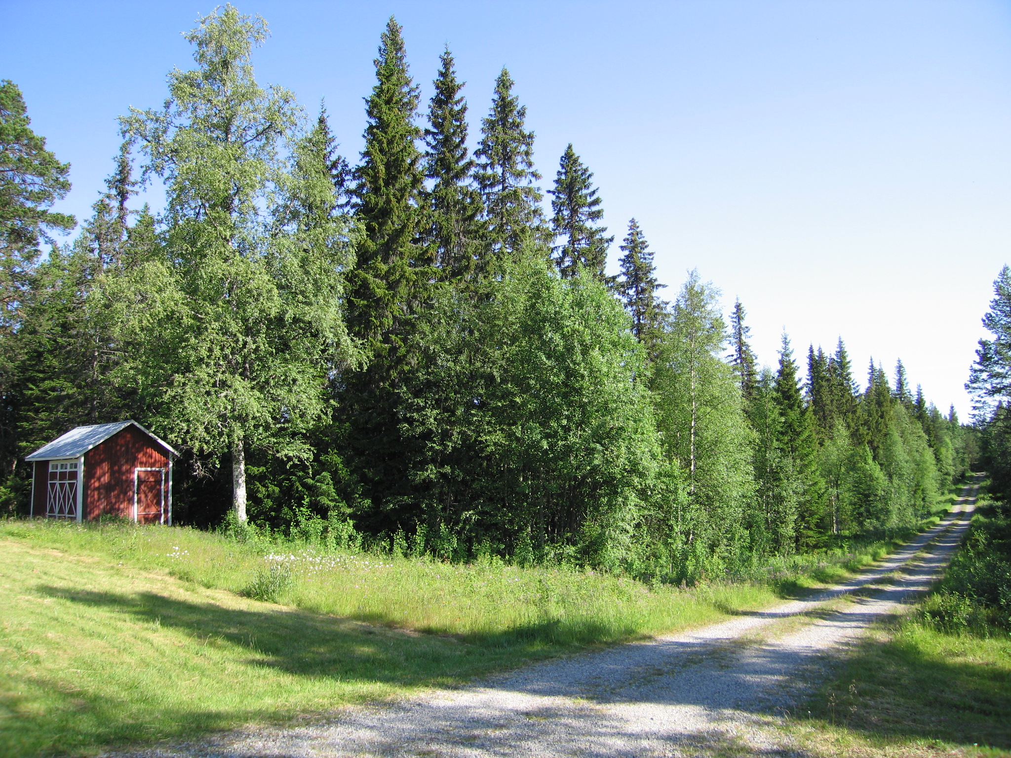 Övra kapells kyrkomiljö, vägen från sydväst. 