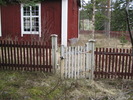 Berghamns kapell, grinden i nordöst. 