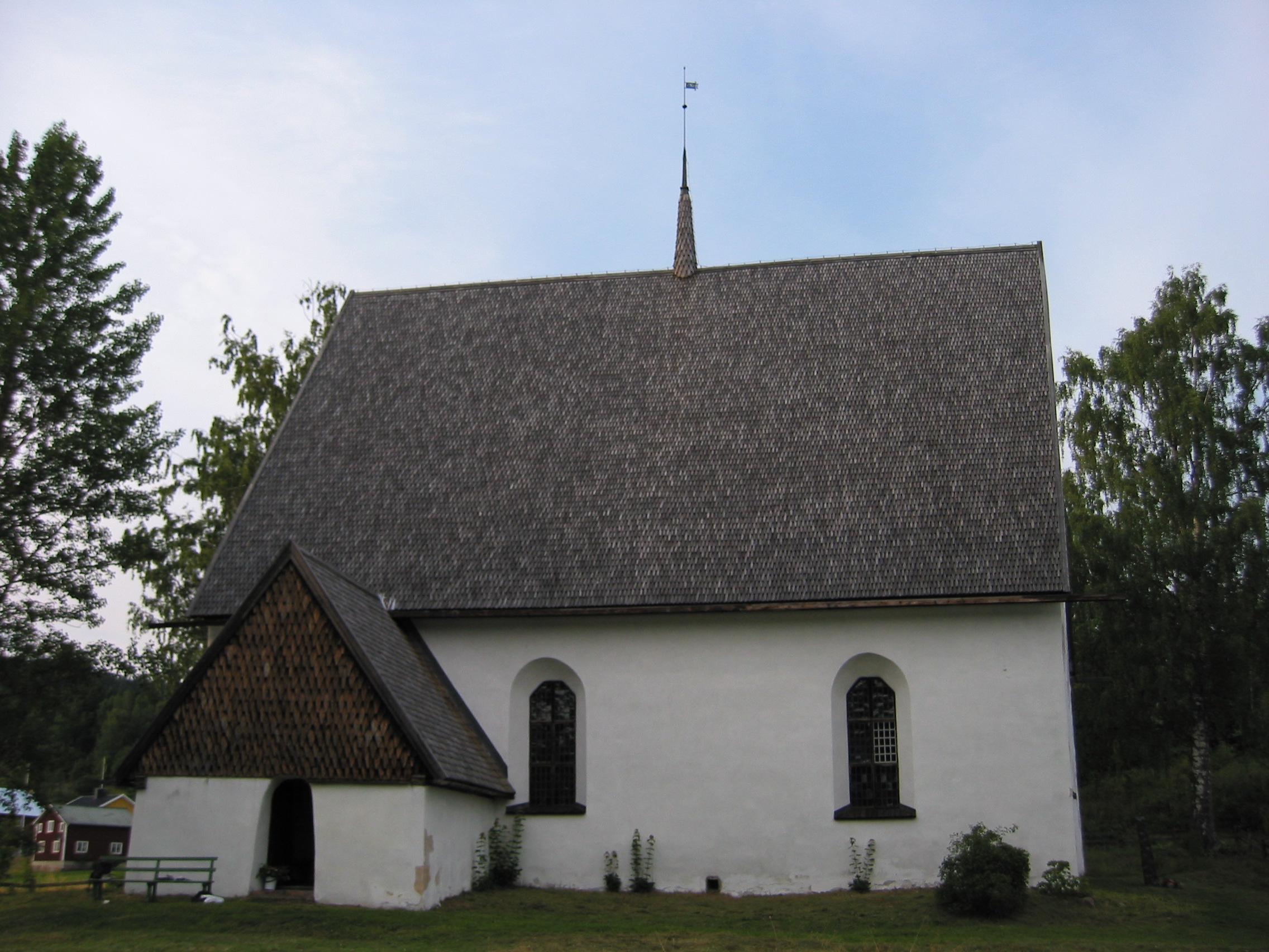 Vibyggerå gamla kyrka, exteriör, södra fasaden. 