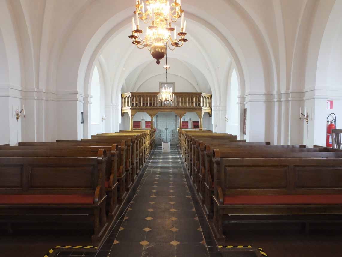 Ullstorps kyrka, långhuset med orgelläktaren