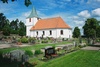 Ale-Skövde kyrka med omgivande begravningsplats, från SÖ.