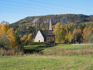 Lidens gamla kyrka med omgivande kyrkotomt samt klockstapeln, vy från nordöst. 