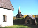 Lidens gamla kyrka med omgivande kyrkotomt samt stigporten & klockstapeln, vy från nordöst. 