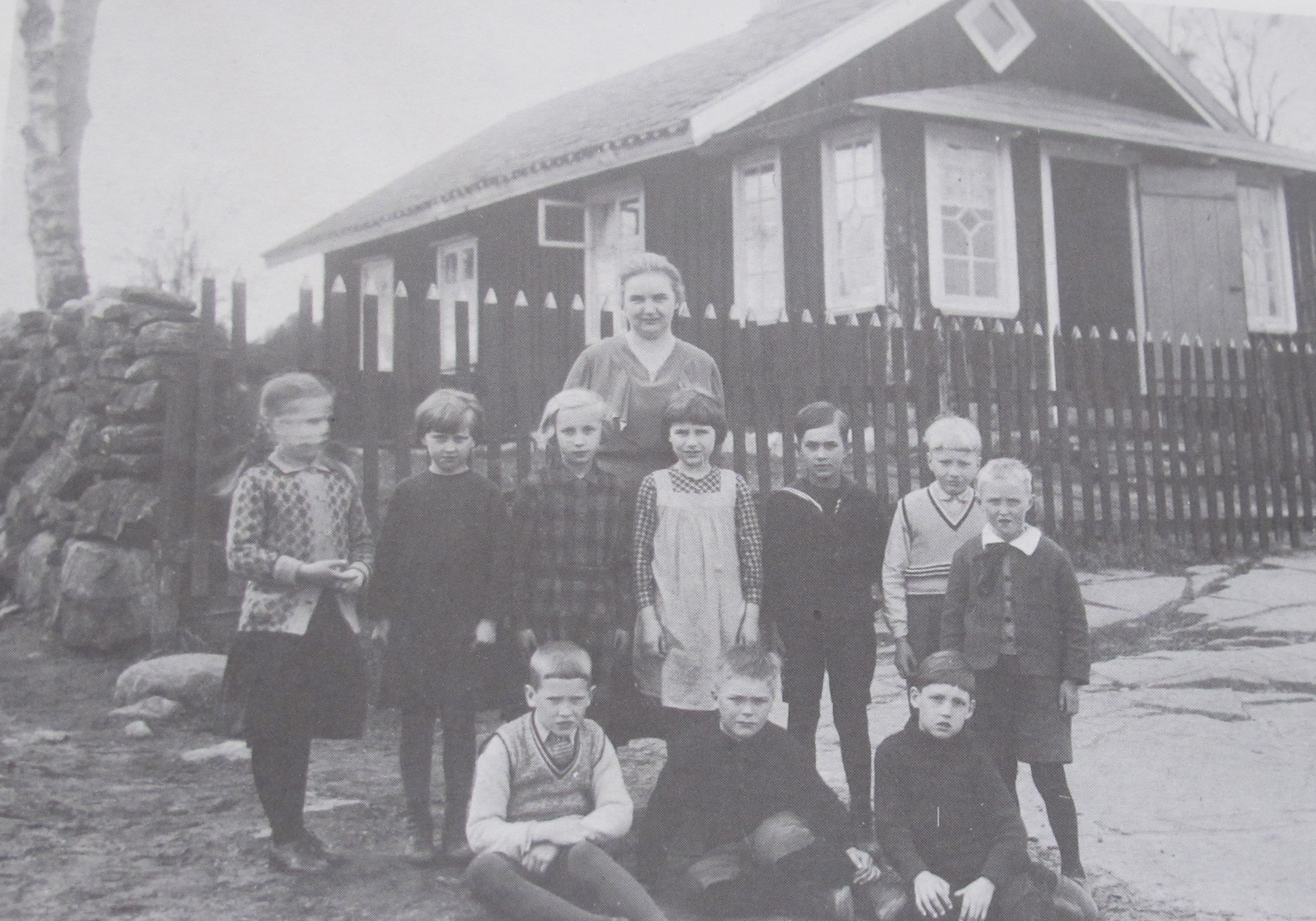 Foto från Horreds hembygdsförening. Skogsåkra skola 1934 