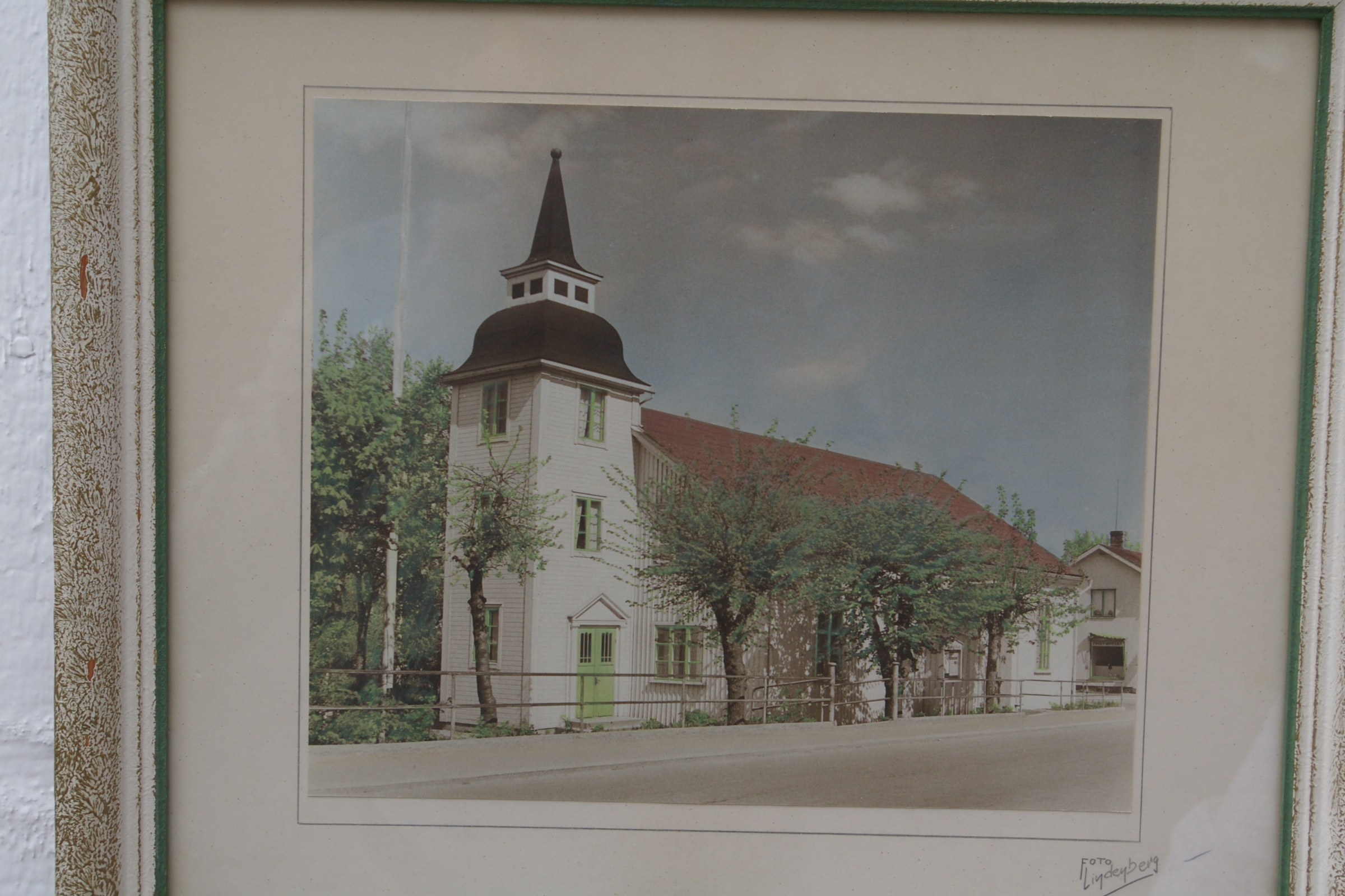 1933 byggdes missionshuset till med ett torn
och namnet ändrades till missionskyrka.