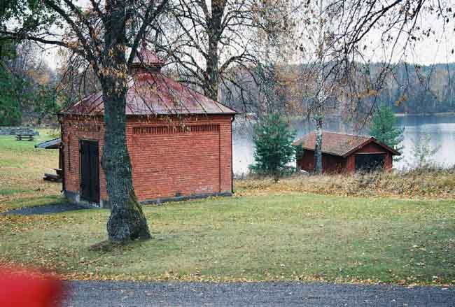 Ny kyrka, interiören, bårhus och båthus väster om kyrkan.