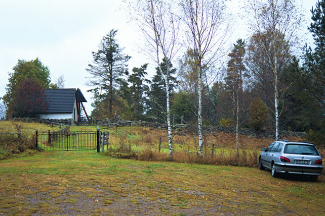 Tydje kyrkplats och kapell från söder.