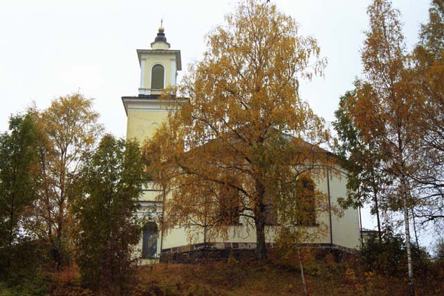 Kyrkan från öster med koret närmast i bild.