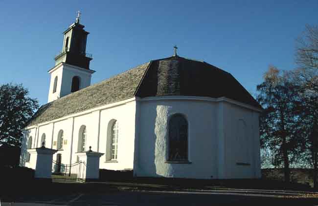 Ölme kyrka från sydost.