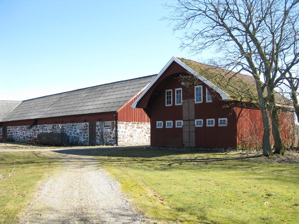 Lindhovs kungsgård, husnr 9004 till höger i bild.