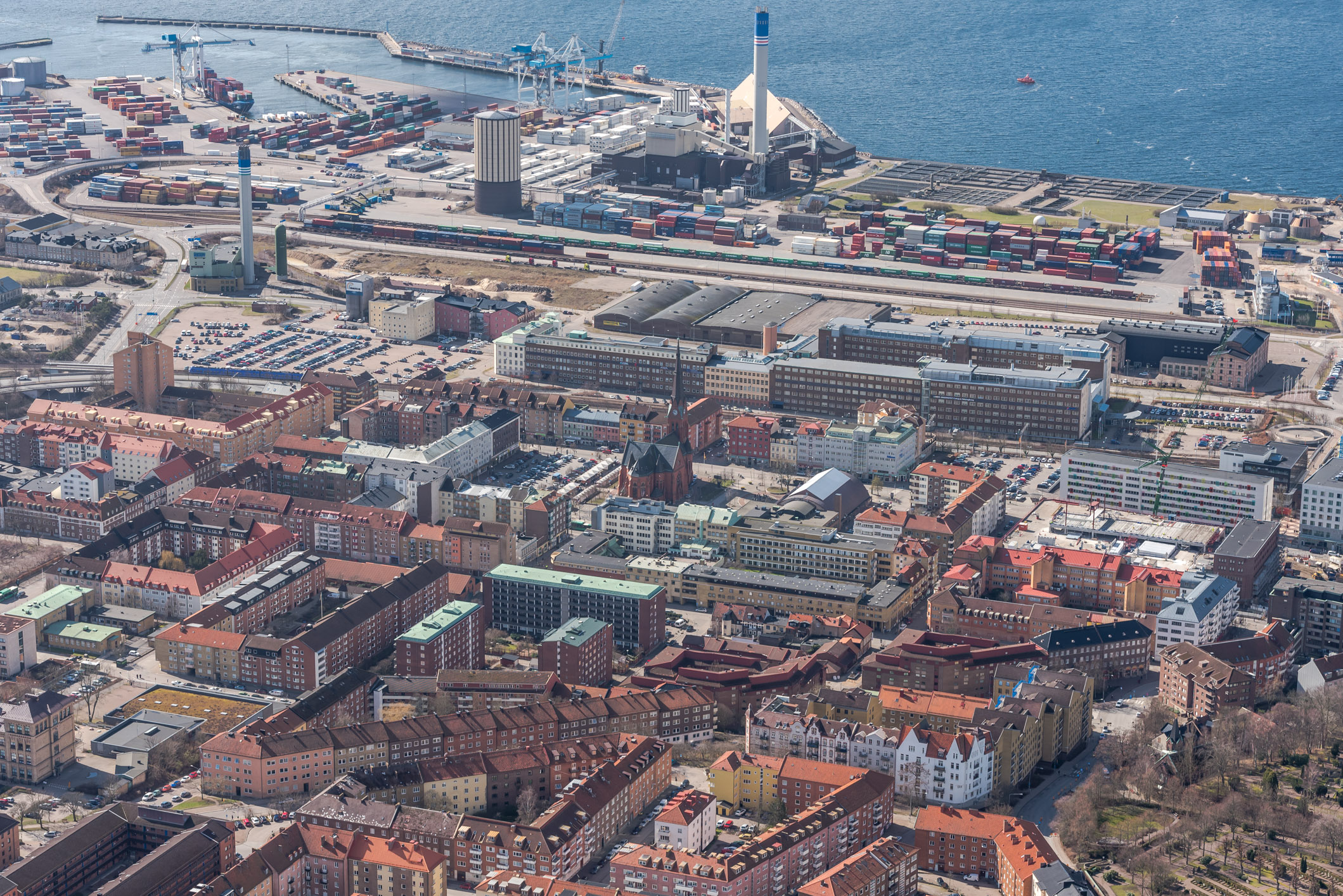 Gustav Adolfs kyrka i Helsingborg, kyrkomiljö