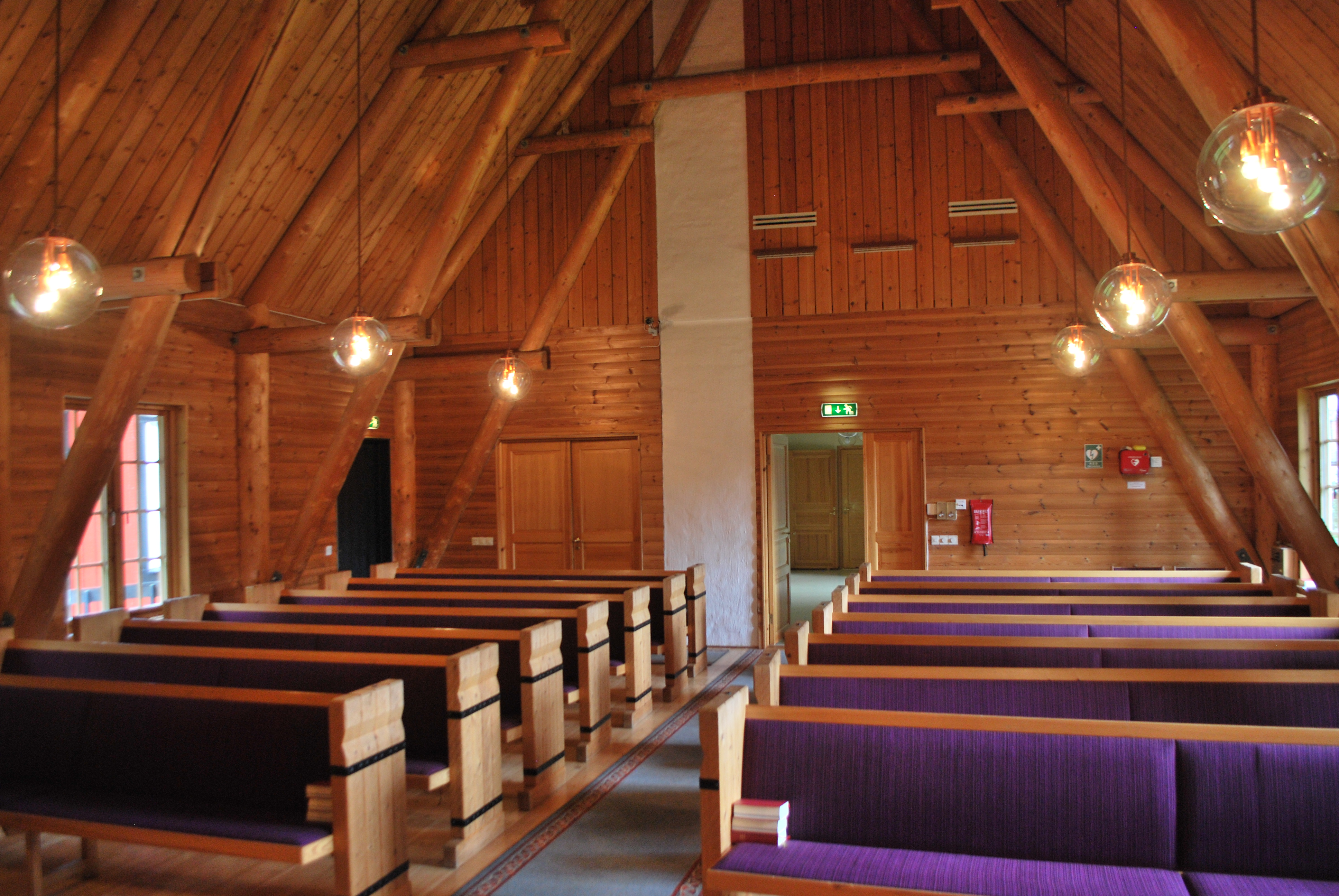 Åsljunga småkyrka, långhuset mot utgången