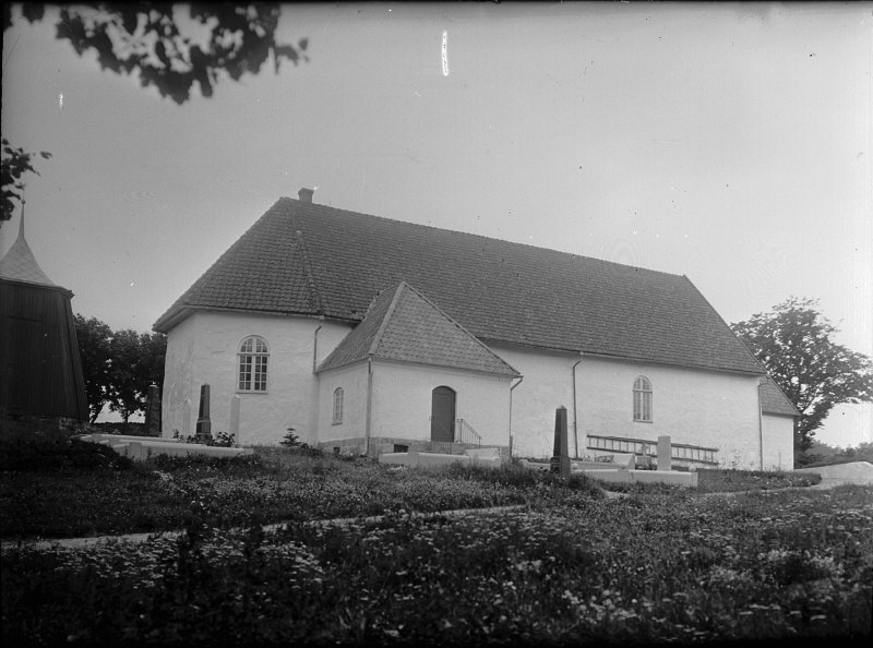 Björlanda kyrka från norr.