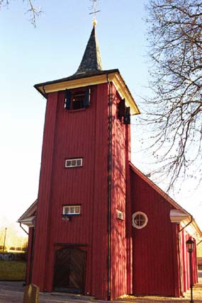 Kyrkan från väster.