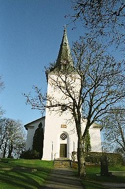 Örby kyrka från väster.