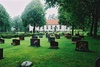Södra delen av kyrkogården med kyrkan i fonden, från S.